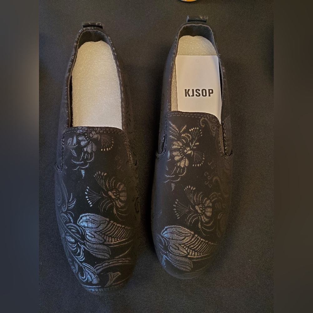 KJsop Black Slip-On Floral Embroidered Loafers